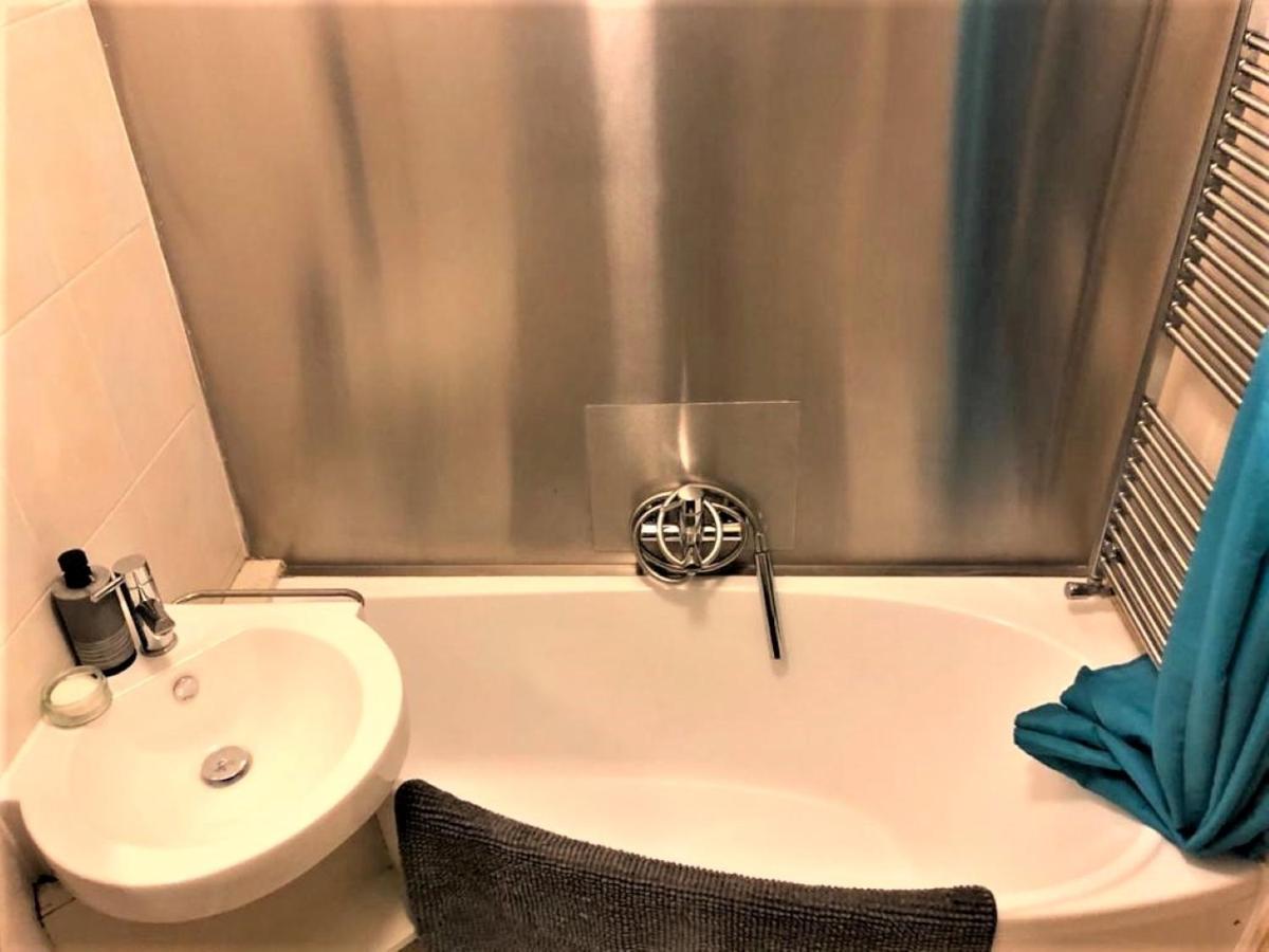 Splendid 1 Bedroom Flat + Terrace London Exteriör bild