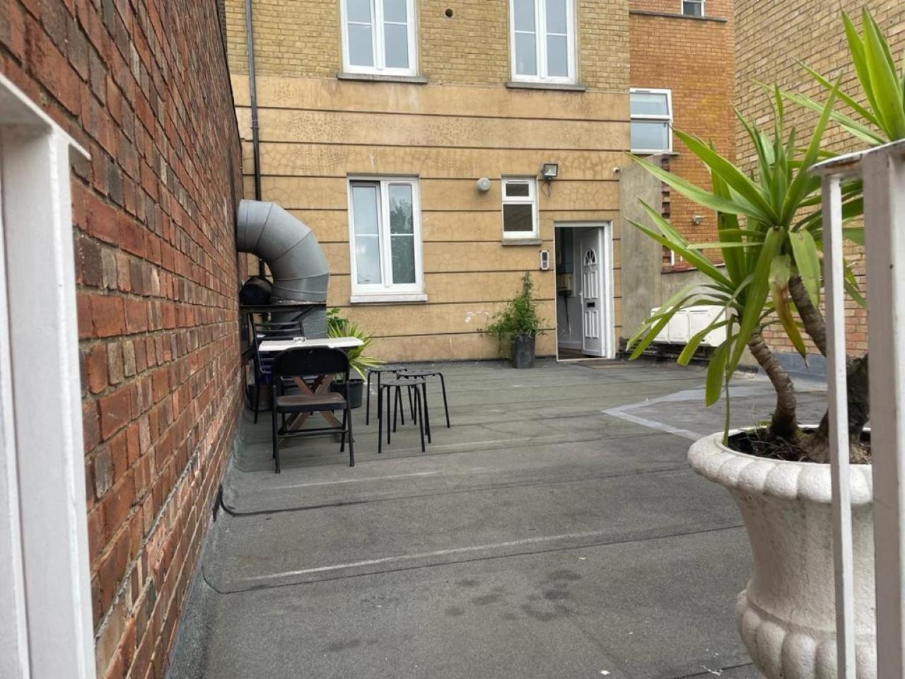Splendid 1 Bedroom Flat + Terrace London Exteriör bild