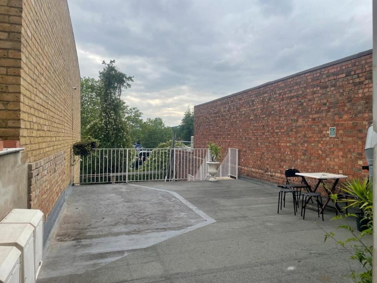 Splendid 1 Bedroom Flat + Terrace London Exteriör bild